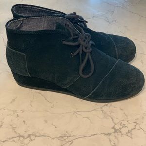Toms wedge boots size (big girls) 5